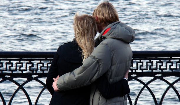 Celebrar San Valentín de la mejor manera: con salud auditiva